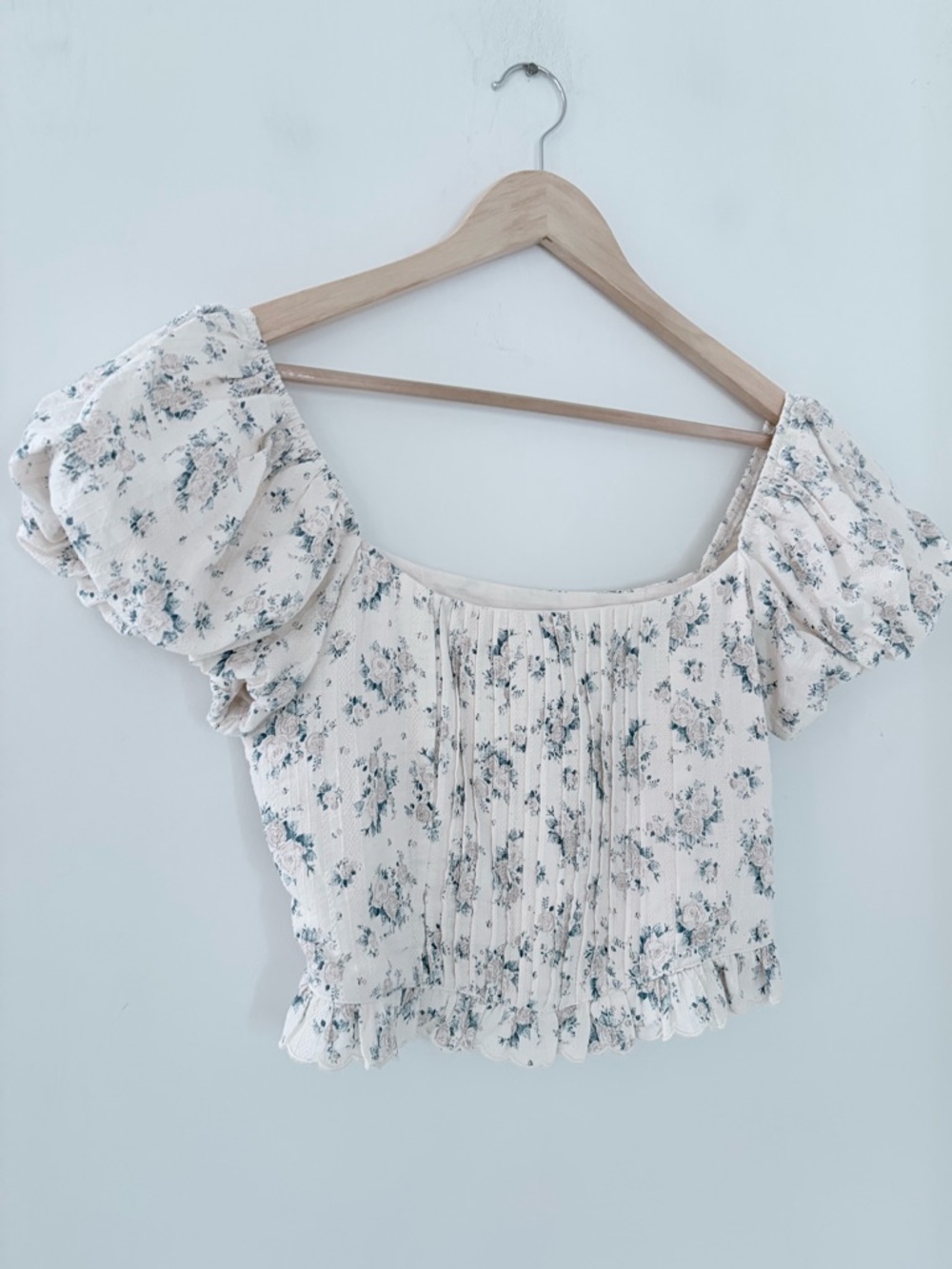 OLIVACEOUS Sz M Cream Blue Floral Crop Puff SS Top Corset Ruffles Boho Girly